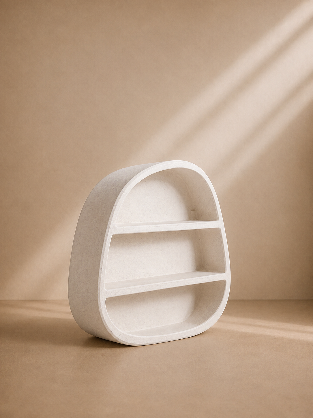 BRIAS - Biblioteca de diseño redondeada en DM de color blanco roto de 100 cm