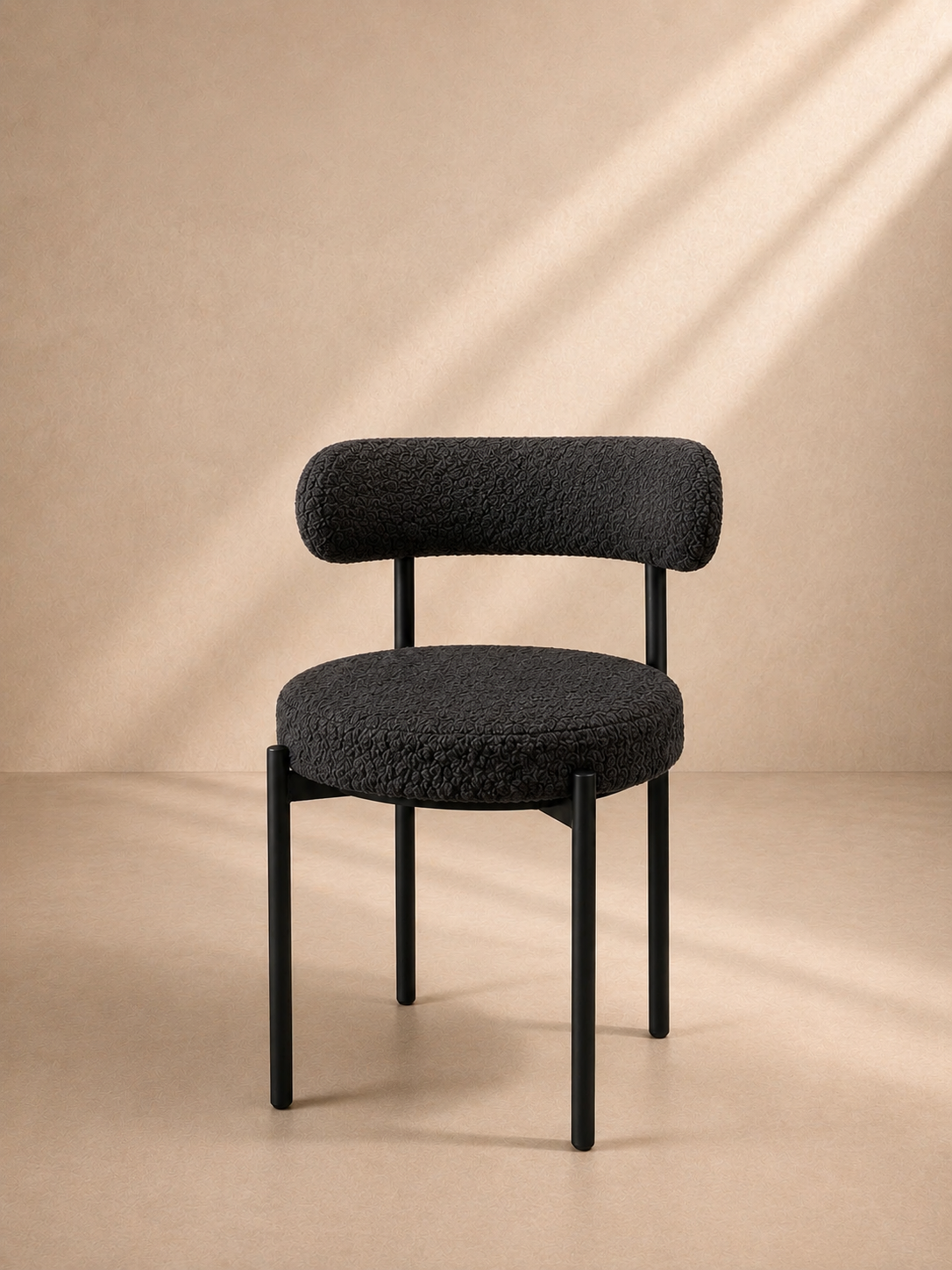 ENDRA - Chaise design en revêtement bouclé noir et structure en métal