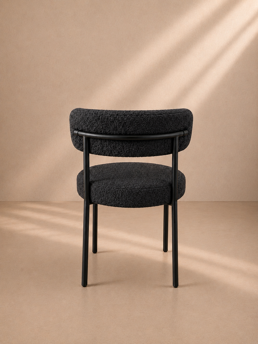 ENDRA - Chaise design en revêtement bouclé noir et structure en métal
