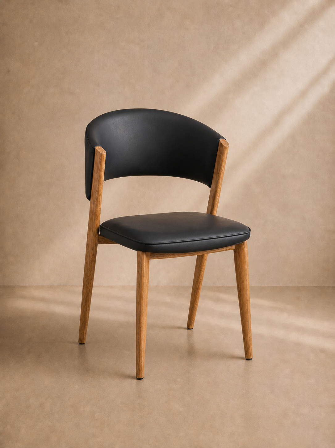 NERPIO - Silla de diseño negra con estructura metálica efecto madera