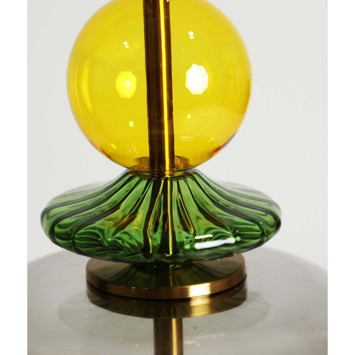 HECHO - Suspension en verre gris et jaune avec fer doré 64 cm