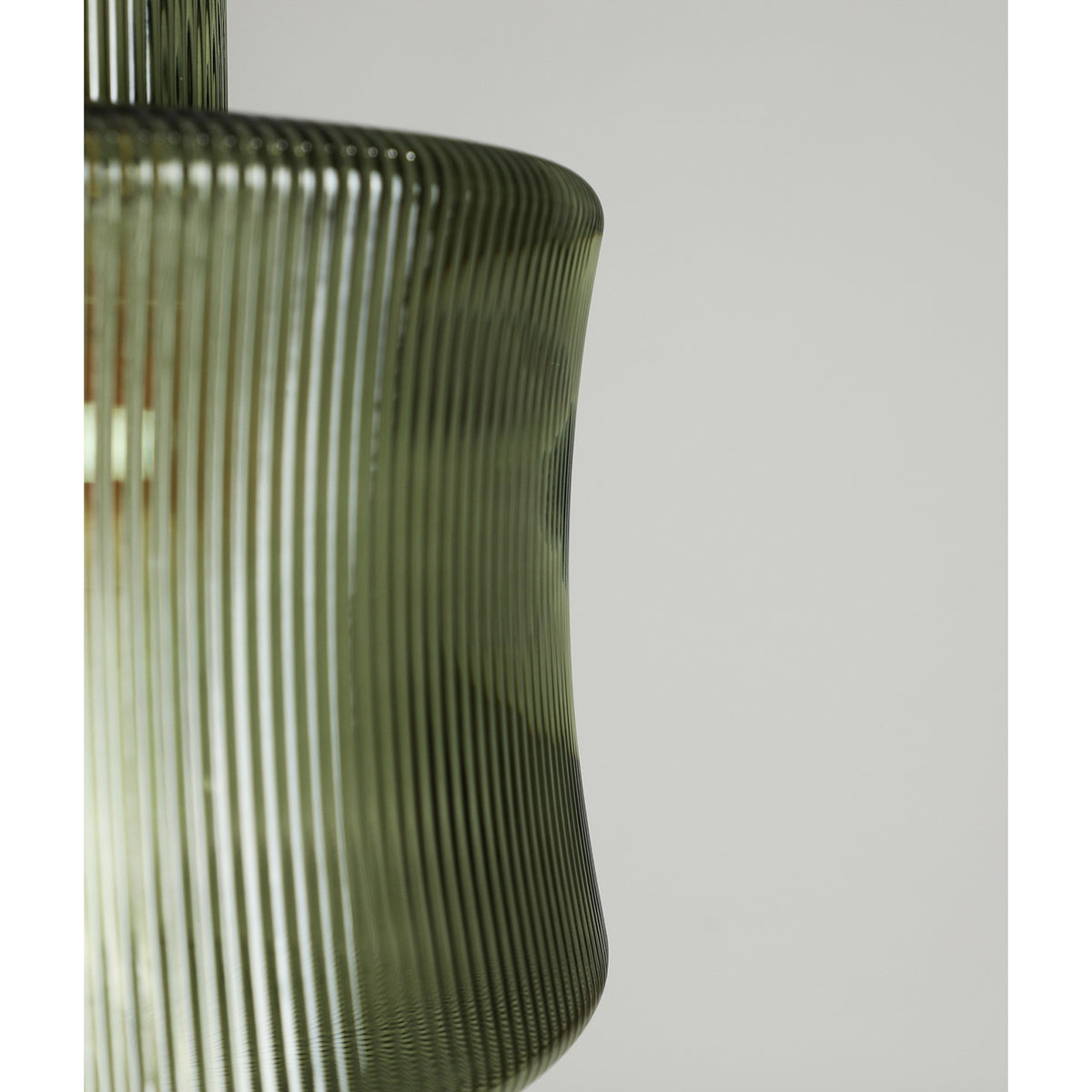 SCILLA - Suspension en verre vert et fer doré 45 cm