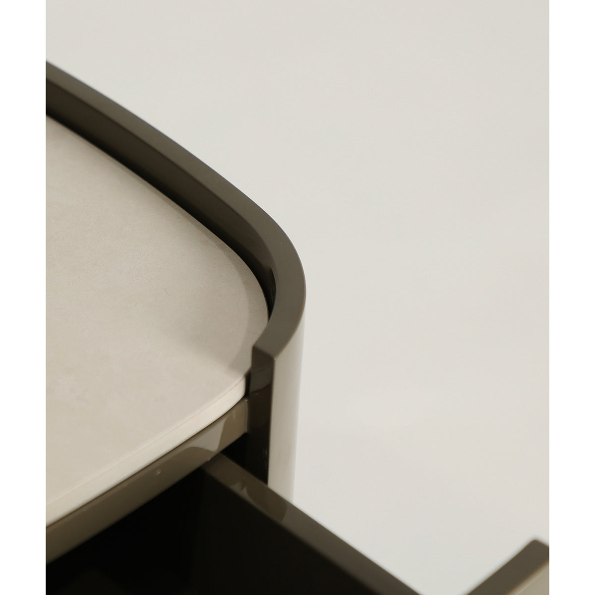 BONNIEUX - Table de nuit en bois vert et porcelaine grise