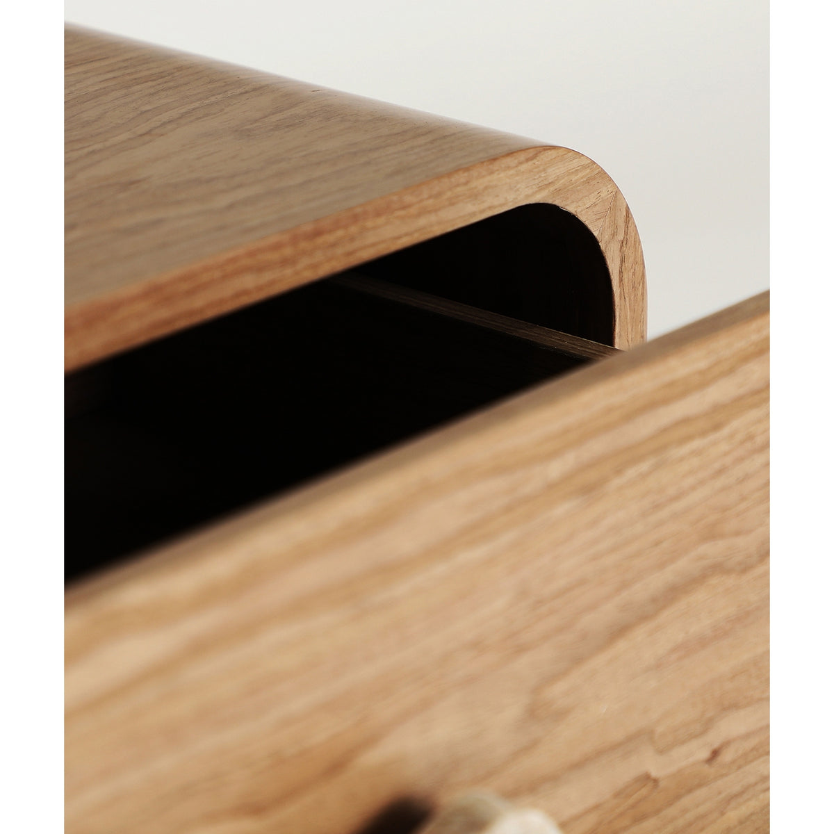 MÉNERBES - Table de nuit en bois beige, placage noyer et marbre