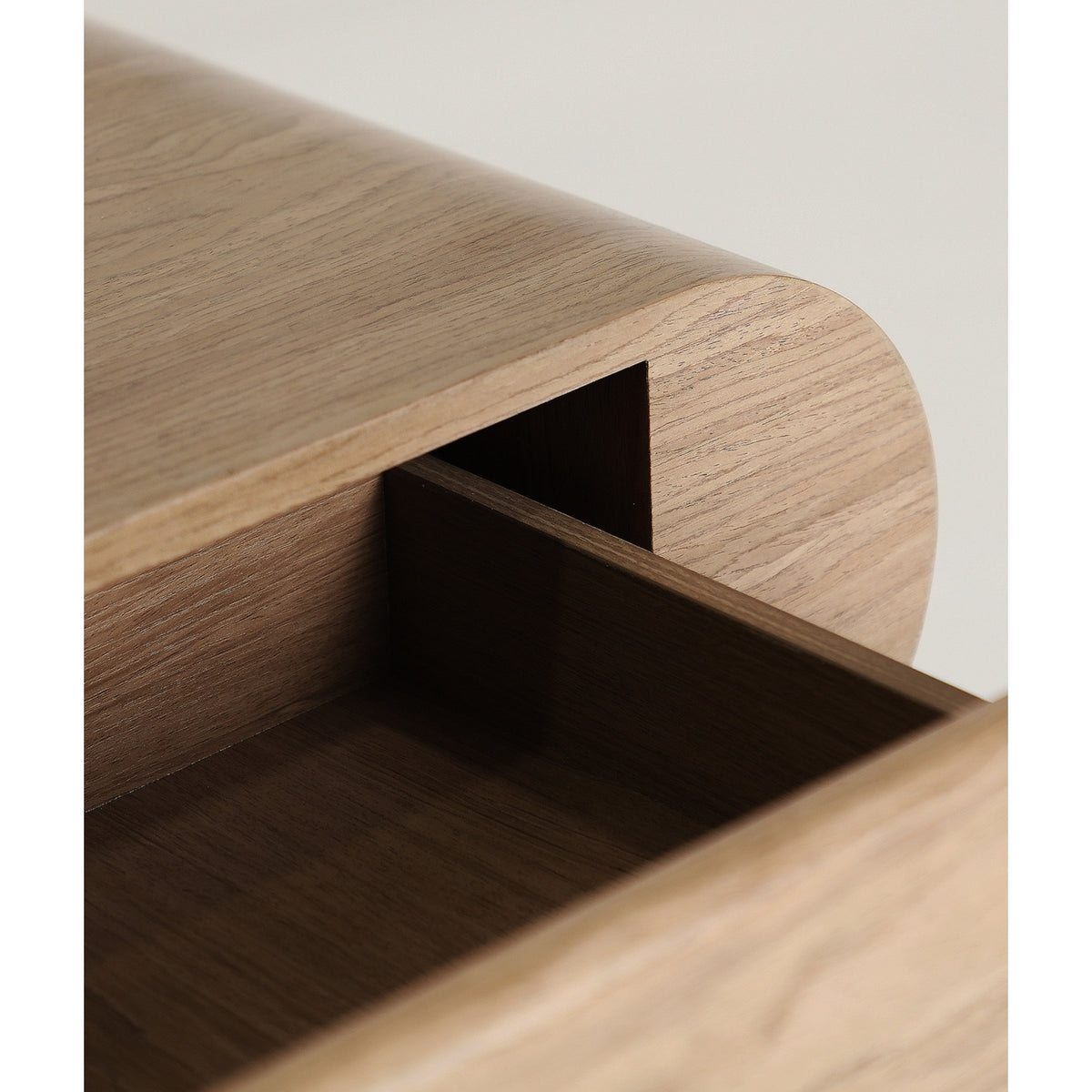 MÉNERBES - Mesita de noche de madera beige y chapa de nogal